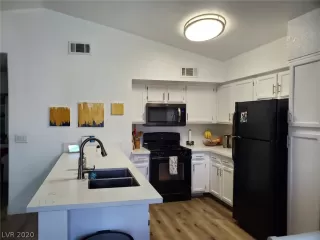 Photo #4: 2203983 Listing