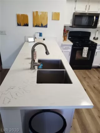 Photo #6: 2203983 Listing