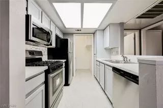 Photo #1: 2204136 Listing