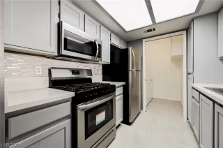 Photo #2: 2204136 Listing