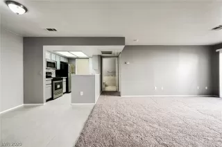 Photo #3: 2204136 Listing