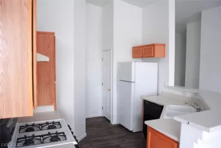 Photo #4: 2204334 Listing