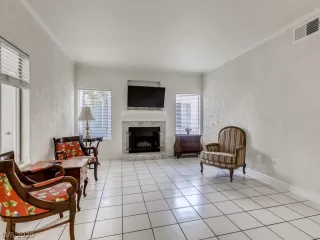 Photo #2: 2204405 Listing