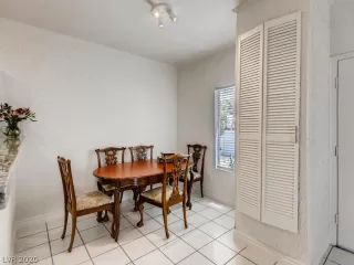 Photo #3: 2204405 Listing