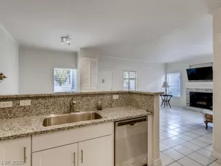 Photo #6: 2204405 Listing