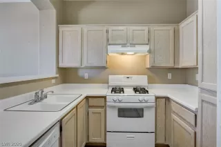 Photo #3: 2204443 Listing 