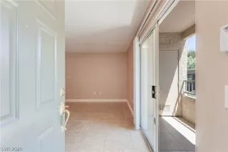 Photo #4: 2204452 Listing