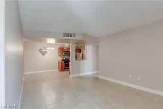 Photo #5: 2204452 Listing