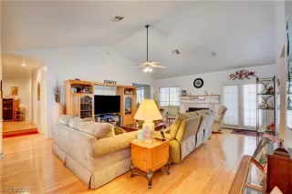 Photo #1: 2204493 Listing