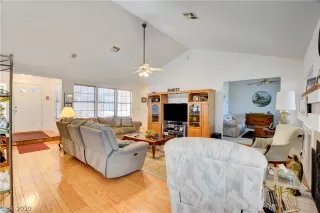 Photo #2: 2204493 Listing