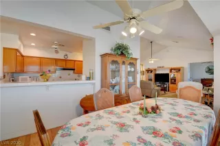 Photo #5: 2204493 Listing