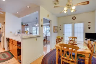 Photo #6: 2204493 Listing