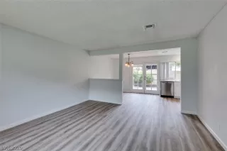 Photo #2: 2204536 Listing