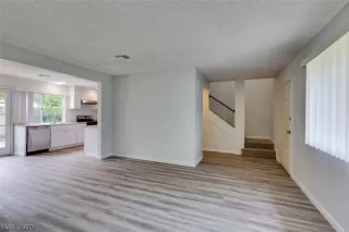 Photo #4: 2204536 Listing