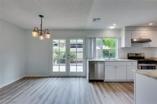 Photo #5: 2204536 Listing