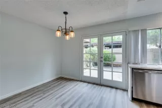 Photo #6: 2204536 Listing