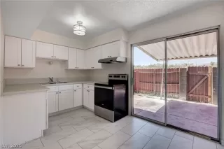 Photo #4: 2204563 Listing 