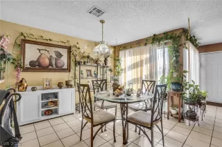 Photo #5: 2204645 Listing 