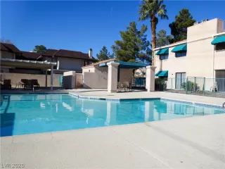 Photo #2: 2204653 Listing