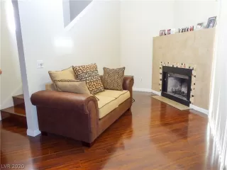 Photo #3: 2204653 Listing