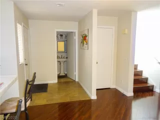 Photo #4: 2204653 Listing