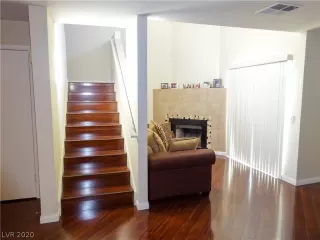 Photo #6: 2204653 Listing