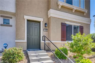 Photo #2: 2204659 Listing