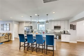 Photo #3: 2204659 Listing