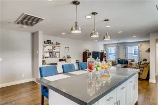 Photo #6: 2204659 Listing