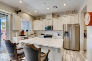 Photo #3: 2204732 Listing 