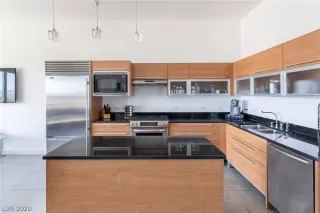 Photo #1: 2204753 Listing