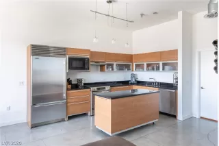 Photo #2: 2204753 Listing