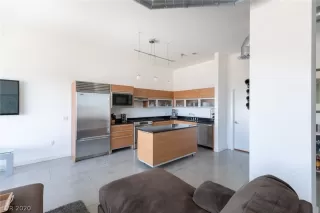 Photo #3: 2204753 Listing