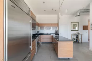 Photo #5: 2204753 Listing