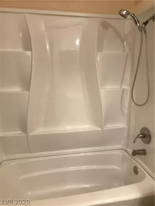 Photo #5: 2204762 Listing