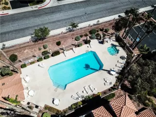 Photo #5: 2204794 Listing