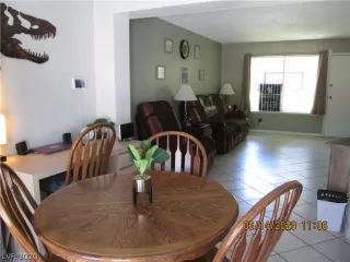 Photo #6: 2204826 Listing