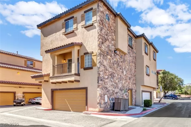 MLS: 2204911 Condo For Sale