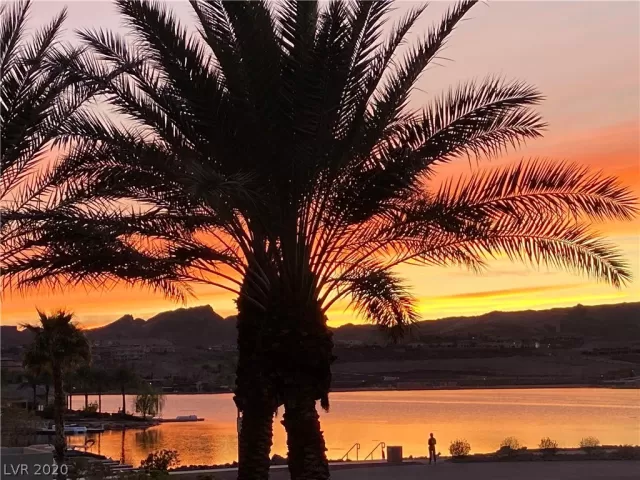 MLS: 2204916 Condo For Sale