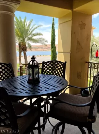 Photo #2: 2204916 Listing