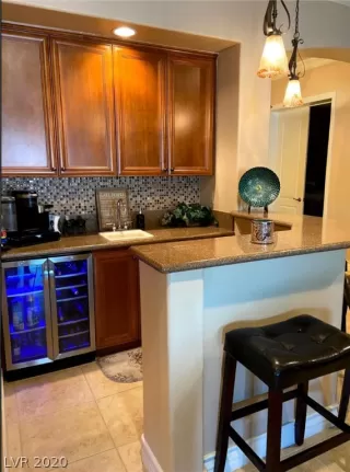 Photo #6: 2204916 Listing