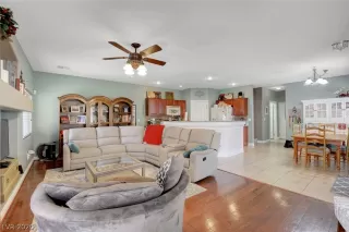 Photo #5: 2204960 Listing 