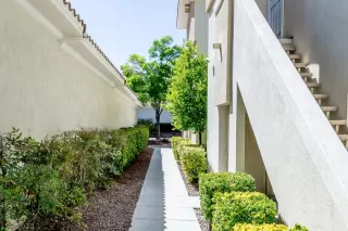 Photo #2: 2205040 Listing 