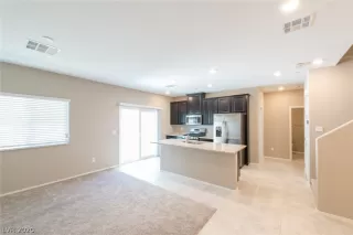 Photo #3: 2205108 Listing