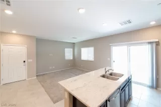 Photo #5: 2205108 Listing