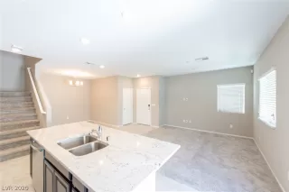 Photo #6: 2205108 Listing