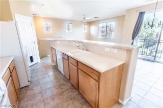 Photo #4: 2205144 Listing