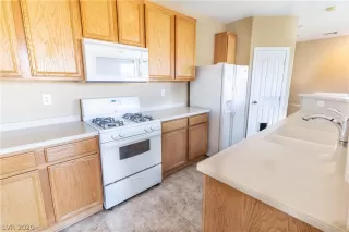 Photo #5: 2205144 Listing