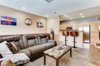 Photo #3: 2205282 Listing