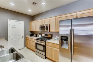 Photo #4: 2205282 Listing